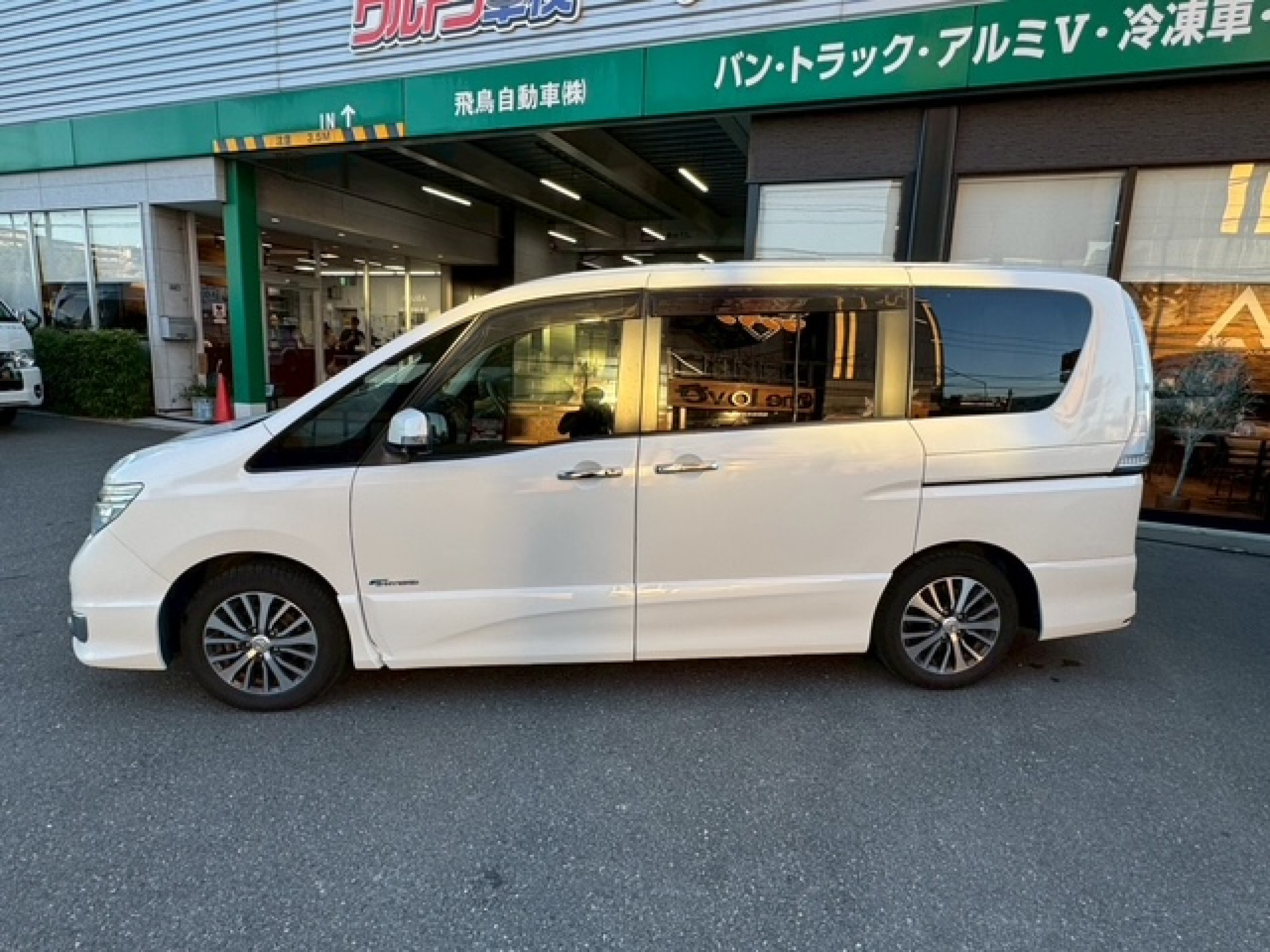 セレナハイウェスターSーHYBRID